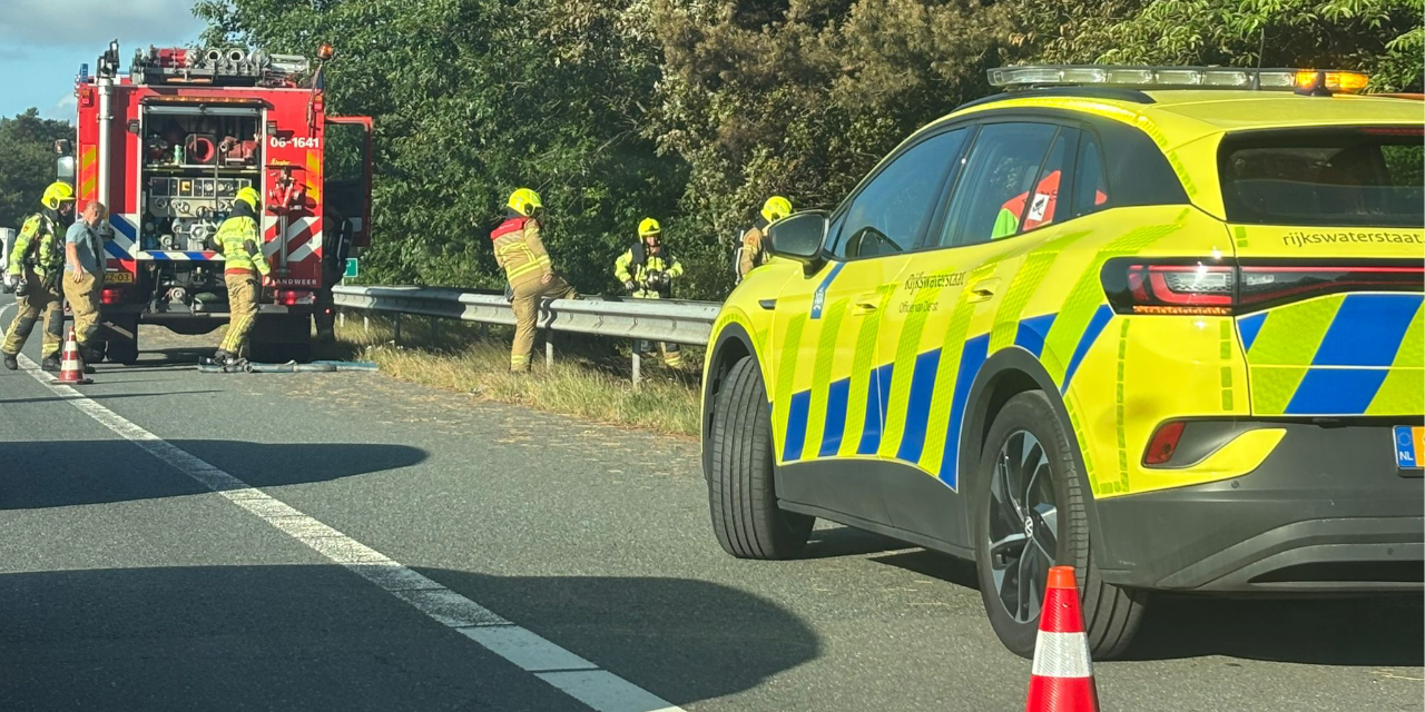 Foto: Opnieuw bosbrand bij de Zandenplas zorgt voor hinder in ochtendspits op A28