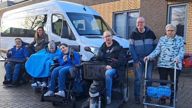 Foto: InteraktContour Nunspeet heeft dringend vrijwillige chauffeurs nodig: 'Met alles blij'