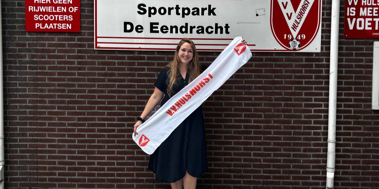 Foto: Door buurvrouw Bea wist Lilian hoe het hoofdveld van VV Hulshorst moet heten