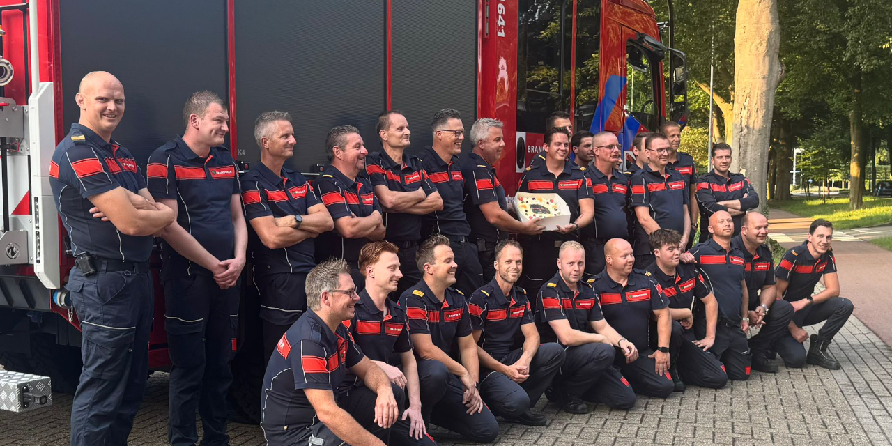 Foto: Brandweer Nunspeet verwelkomt nieuwe tankautospuit