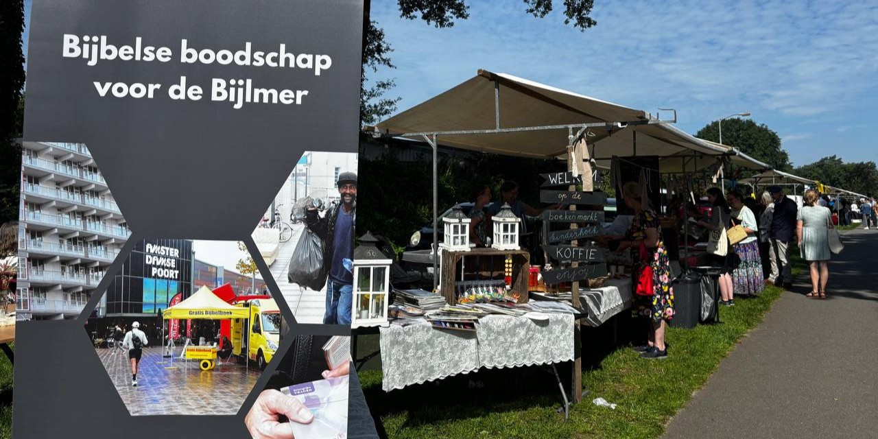 Foto: Laatste Veluwse Boekenmarkt van het jaar met Kruispunt Bijlmer als goede doel