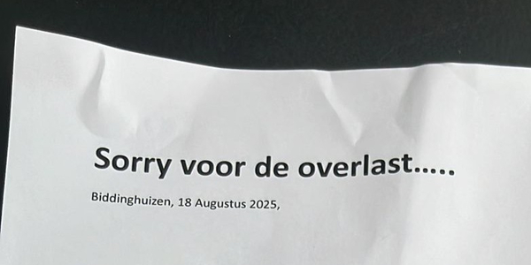 Foto: Let op: Neppe brief van Lowlands verspreid in de omgeving
