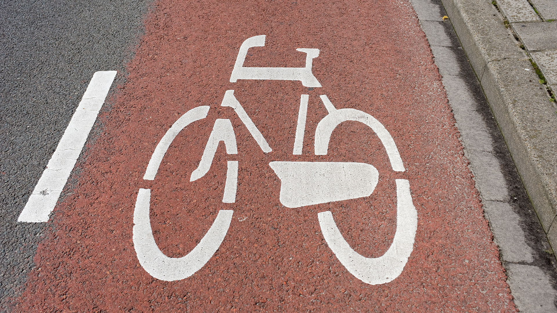 Foto: Van hobbelig wegdek tot veilige routes: wat vind jij van fietsen in jouw gemeente?