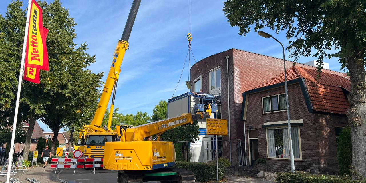 Foto: Veldweg tijdelijk afgesloten voor plaatsing liftunits