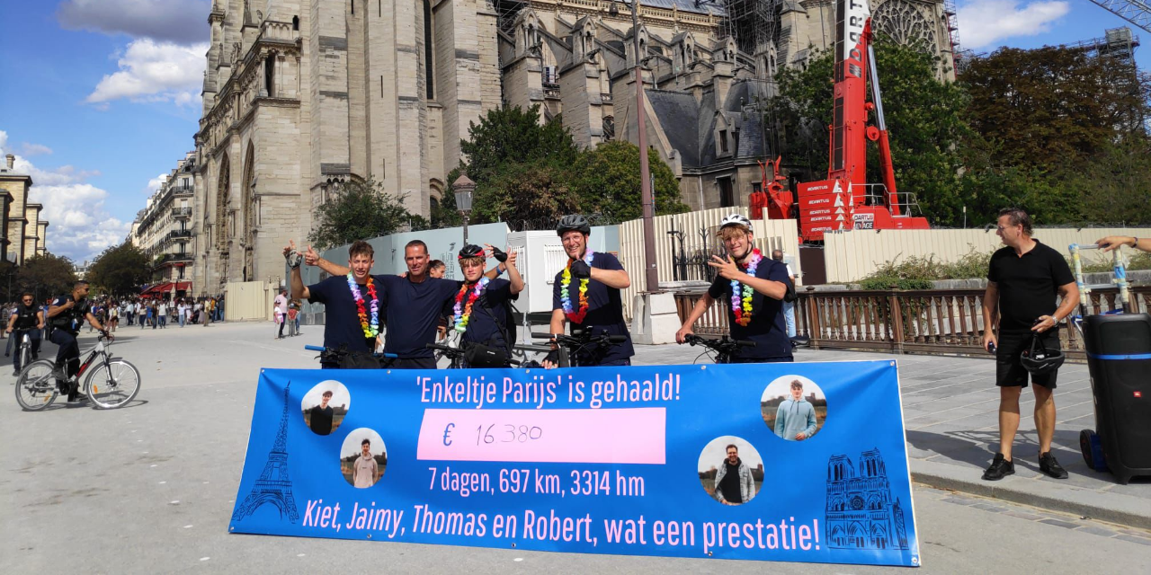 Foto: Dag 7: Fietsen van Elburg naar Parijs - Aankomst op eindbestemming: "Geen woorden voor"