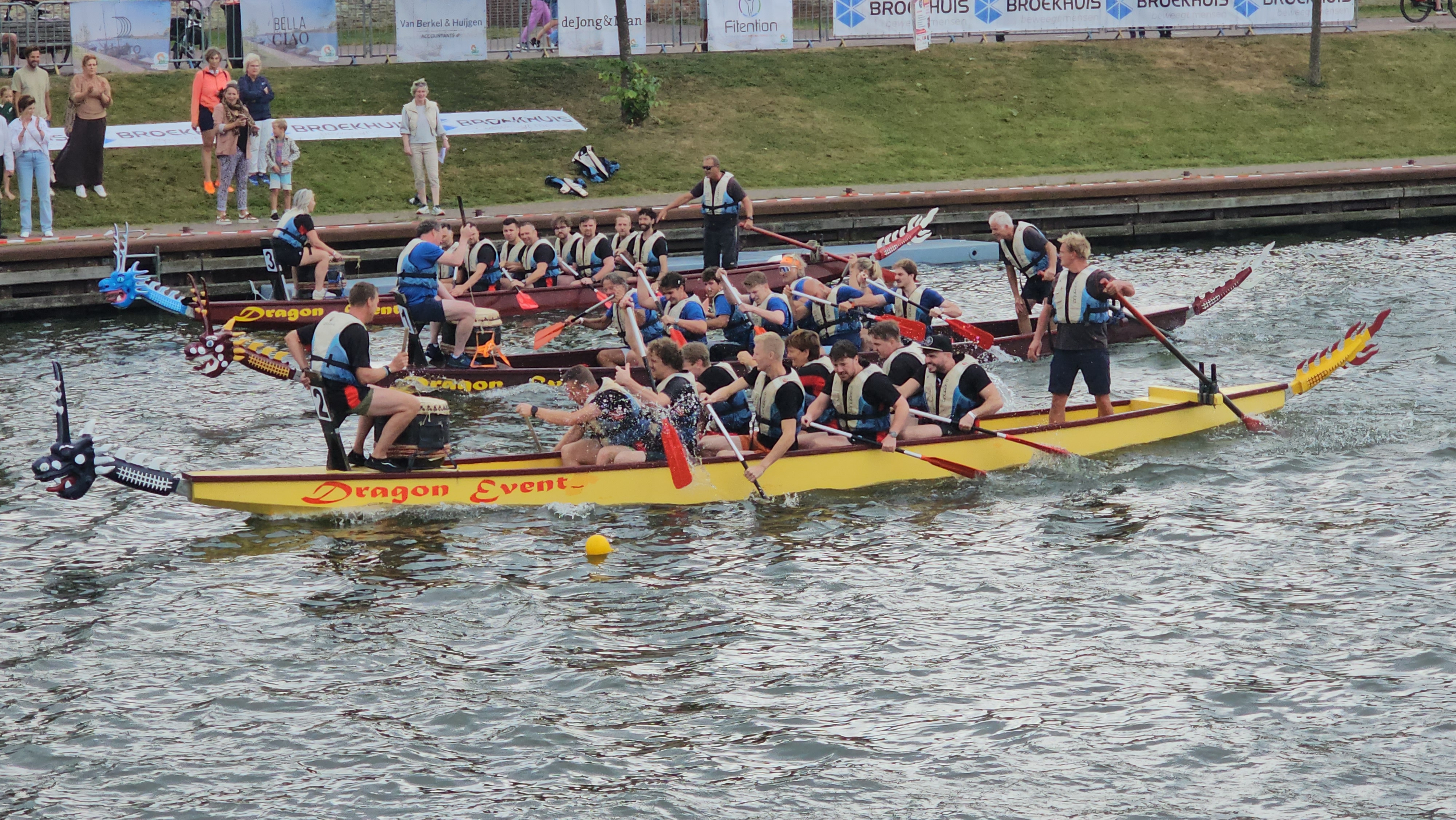 Foto: Fitention Kameraden winnen op een tiende seconde de drakenrace 2025