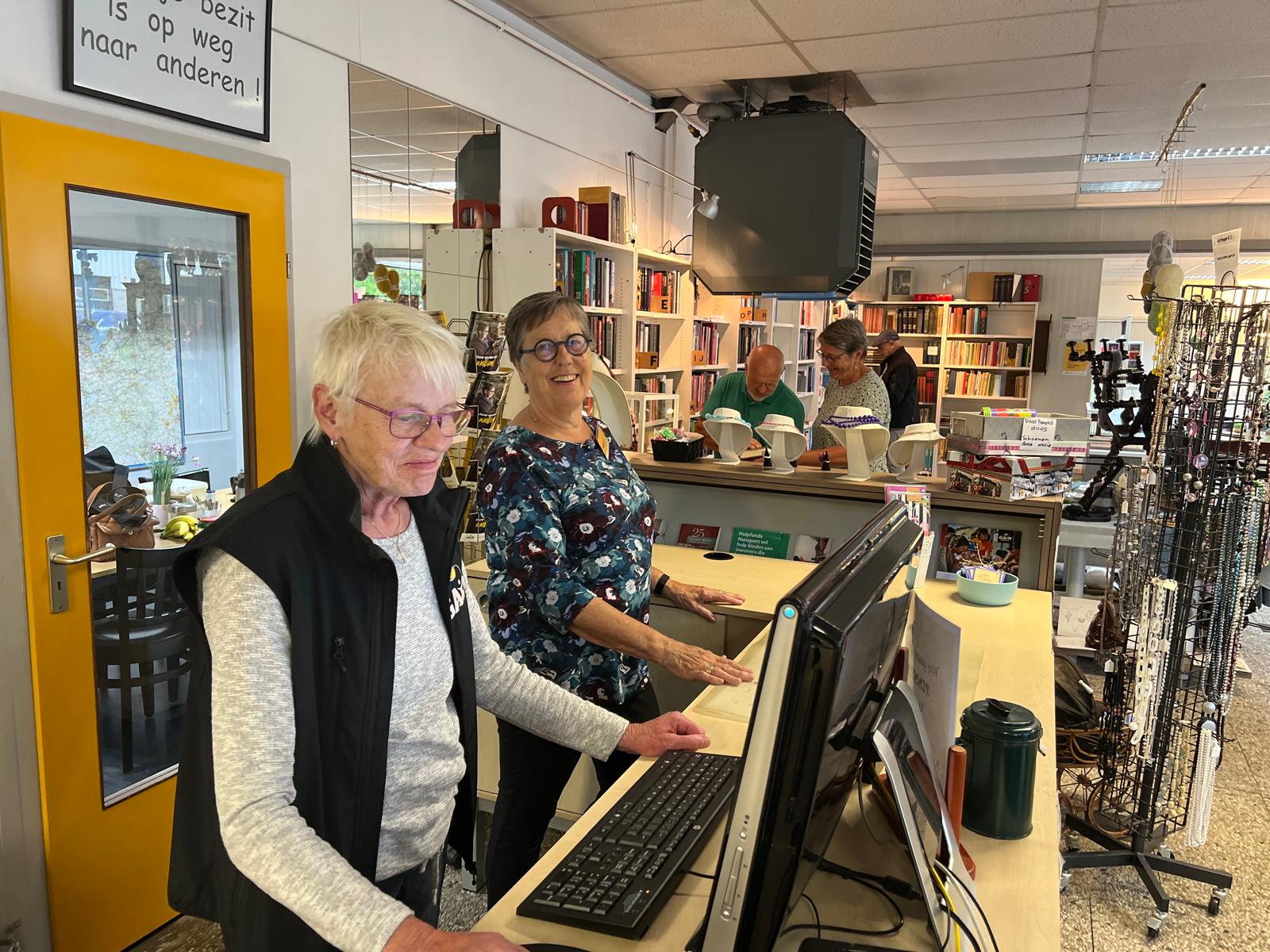 Foto: GAiN Kringloop Nunspeet viert 5 jaar: 'We hadden nooit gedacht dat het zo groot zou worden'