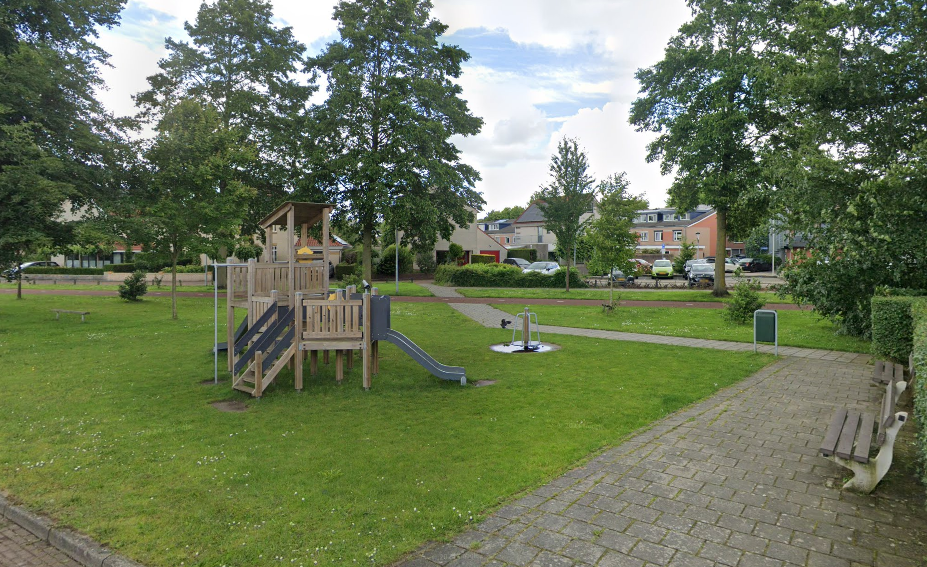 Foto: Kind valt van twee meter hoogte in Harderwijk en raakt gewond
