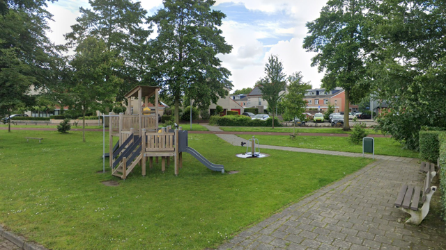 Foto: Kind valt van twee meter hoogte in Harderwijk en raakt gewond