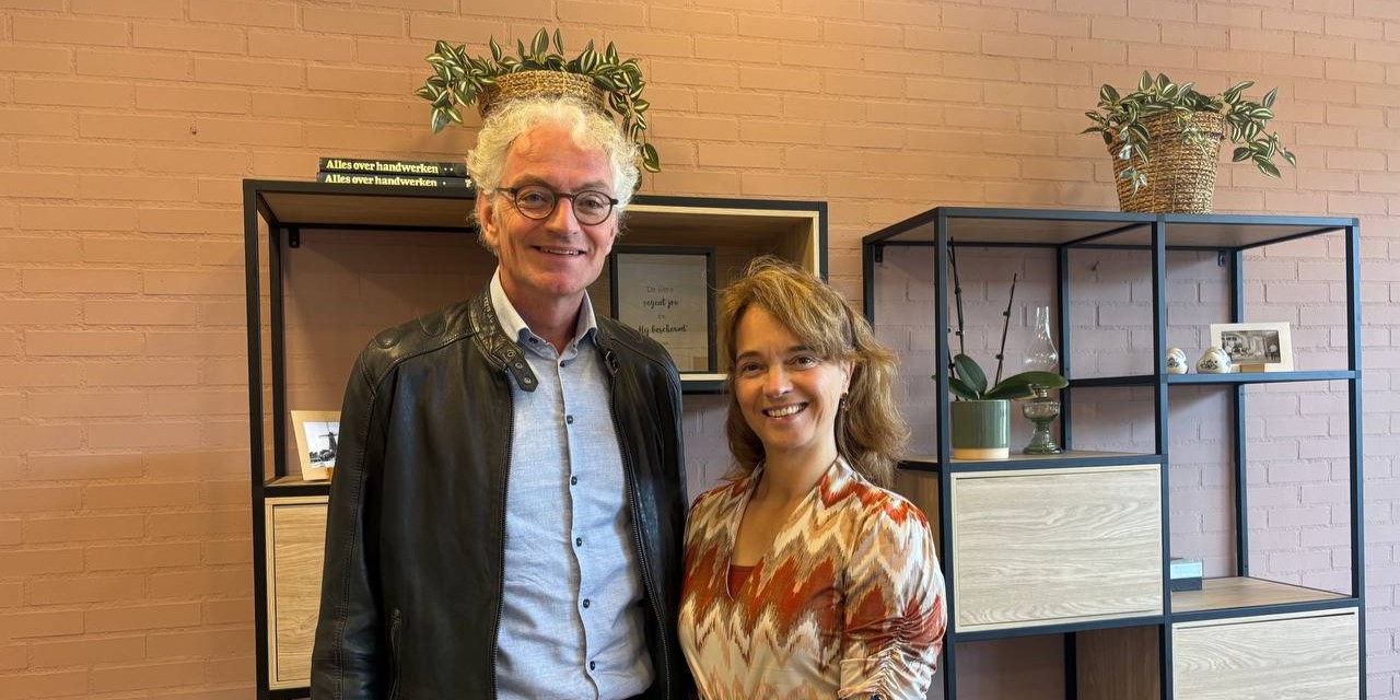Foto: Nieuwe directeur van Het Venster maakt kennis met de Venstermarkt: "Enthousiasme, bevlogenheid en passie"