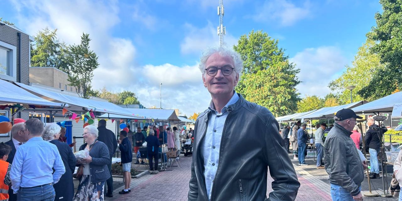 Foto: Nieuwe directeur van Het Venster maakt kennis met de Venstermarkt: "Enthousiasme, bevlogenheid en passie"