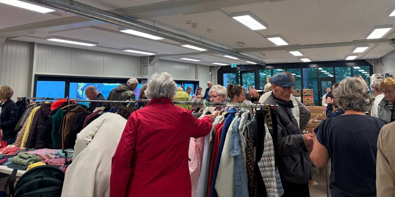 Foto: Nieuwe directeur van Het Venster maakt kennis met de Venstermarkt: "Enthousiasme, bevlogenheid en passie"