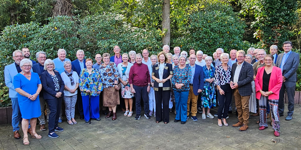 Foto: Nunspeet viert de liefde nu ook bij diamanten huwelijken op deze manier