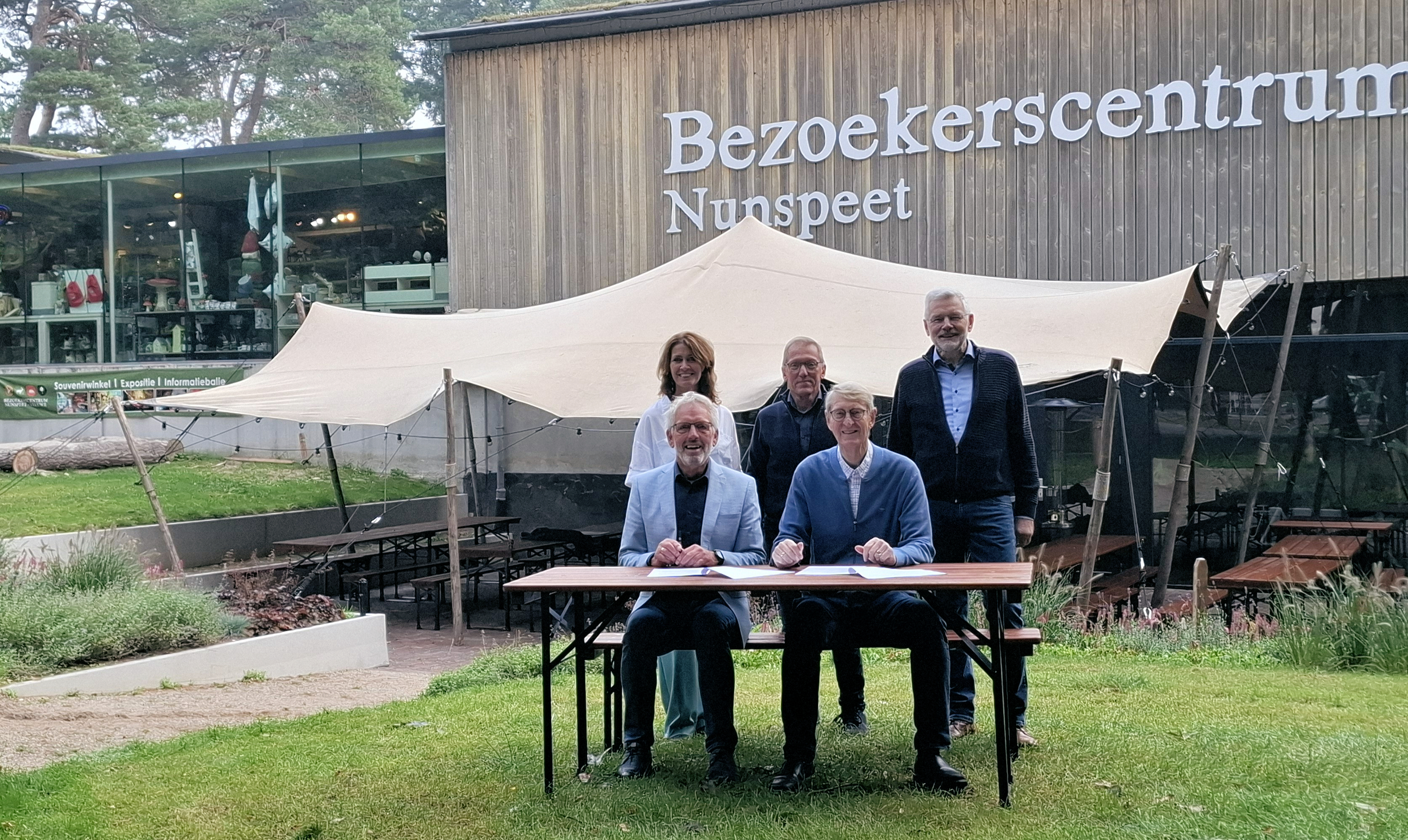 Foto: Bezoekerscentrum Veluwe stap dichterbij nu samenwerking officieel is geworden