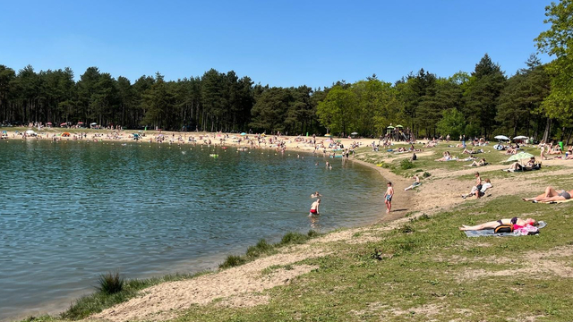 Foto: Zorgen over paaltjes bij Zandenplas: Gemeente in overleg met Leisurelands