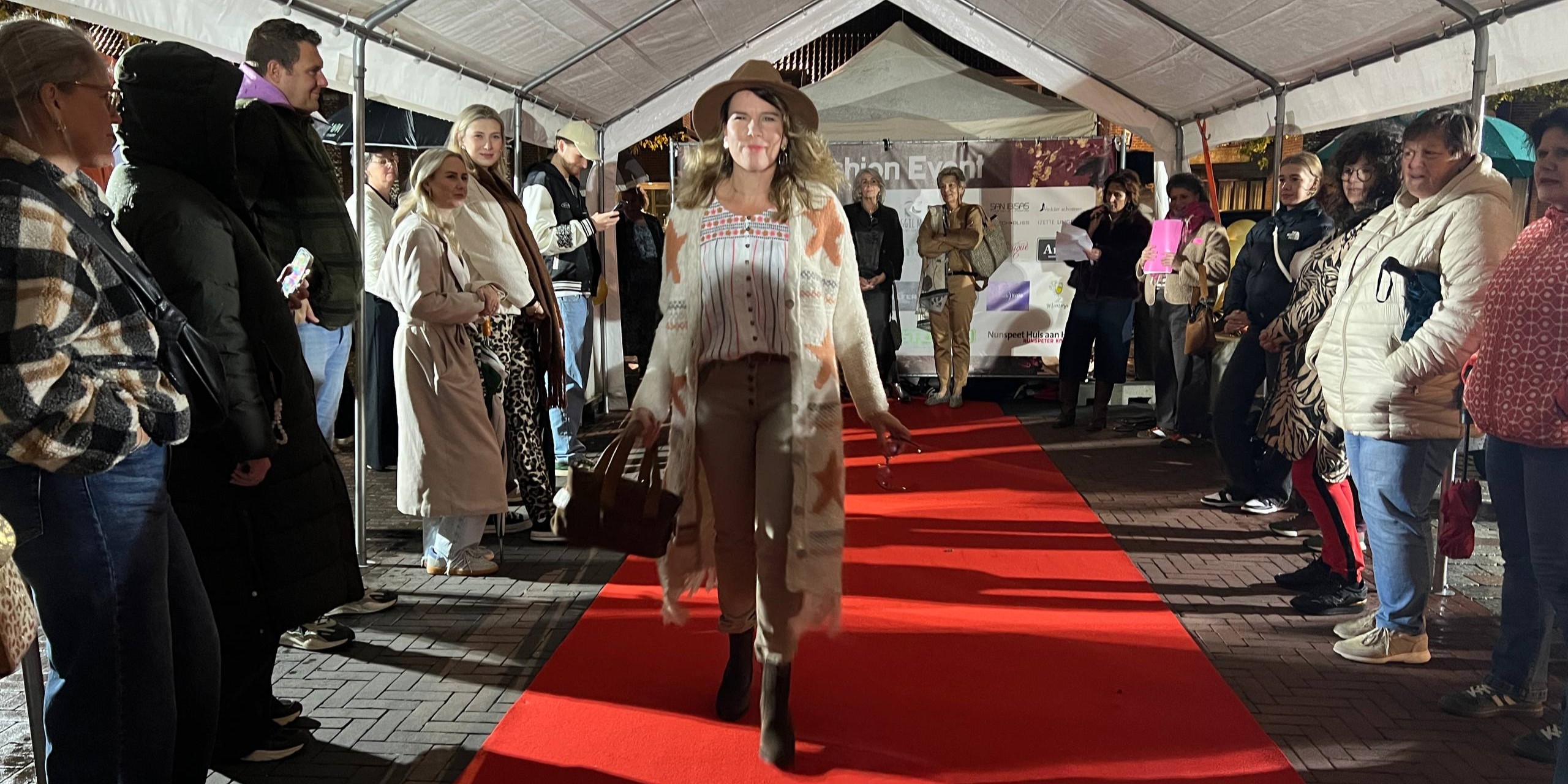 Foto: Nunspeet op de catwalk: Mode-evenement verbindt lokale ondernemers