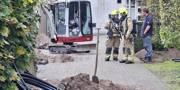 Foto: Gasleiding geraakt bij werkzaamheden naast Zorgplein De Enk