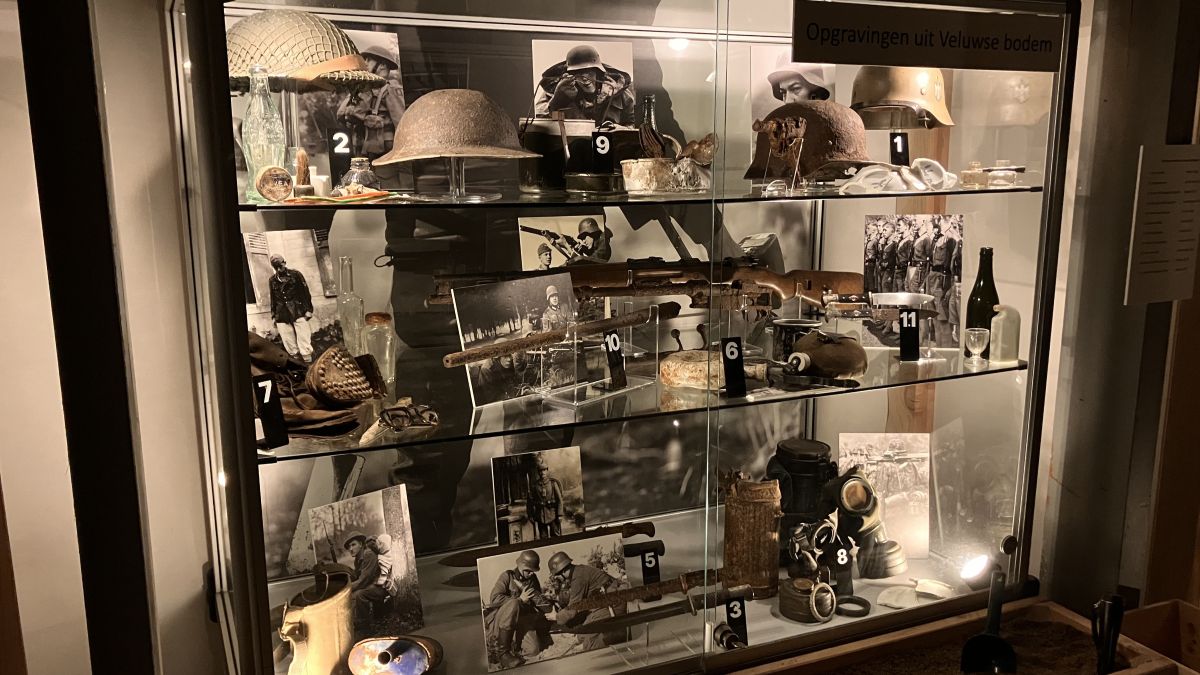 Foto: Pieter houdt oorlogsherinneringen levend: 'Zou enorm zonde zijn als dit verloren gaat'