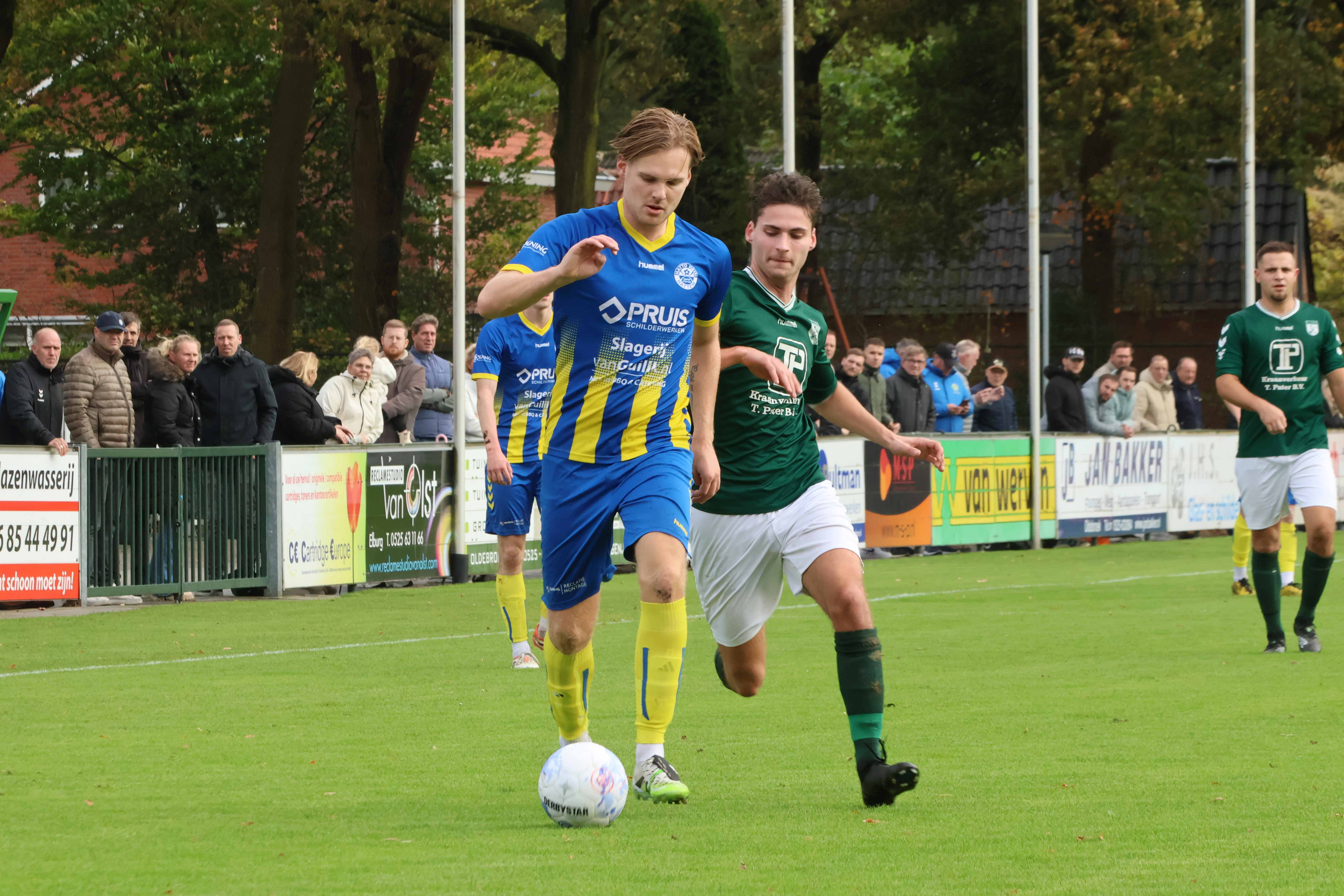 Foto: S.V. ’t Harde toont veerkracht in boeiend duel: 2-2 tegen Hatto Heim
