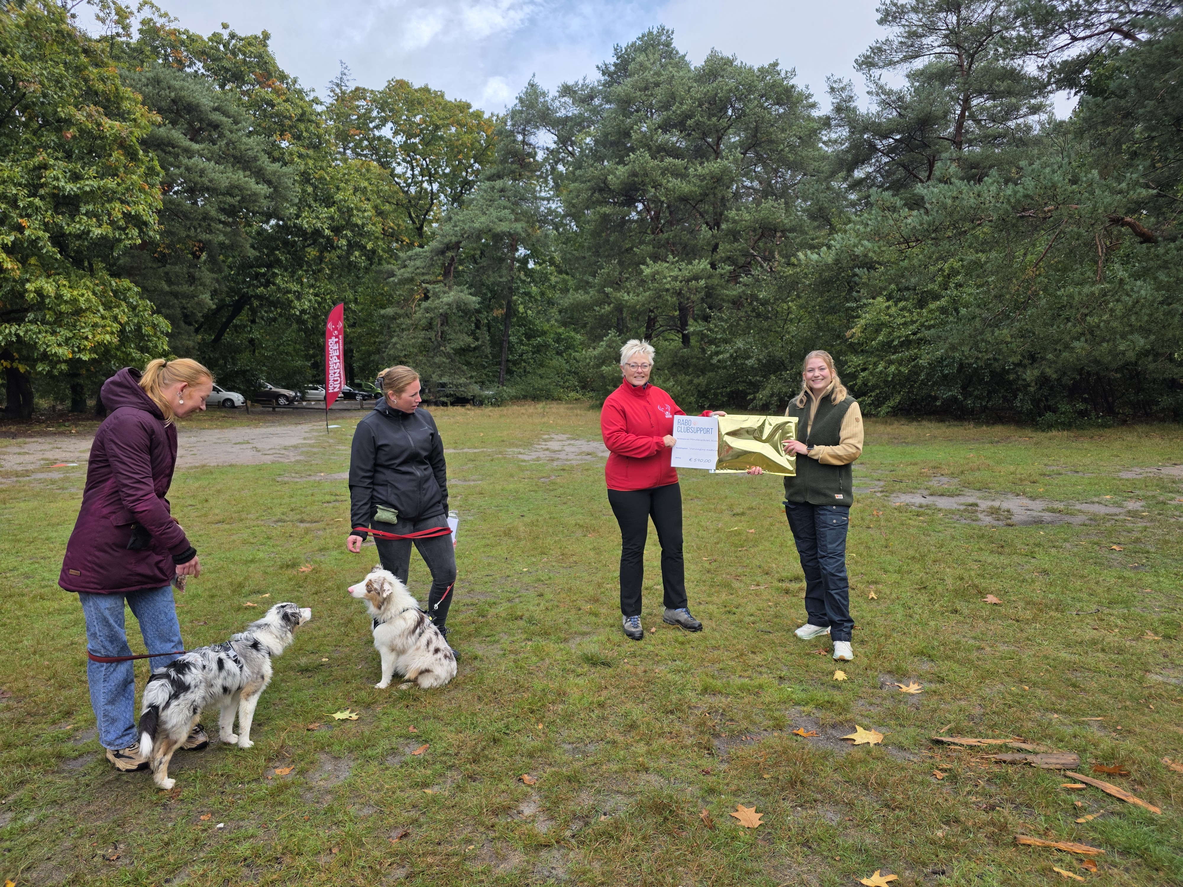 Foto: Hondenschool Nunspeet viert 35-jarig jubileum op een leuke manier