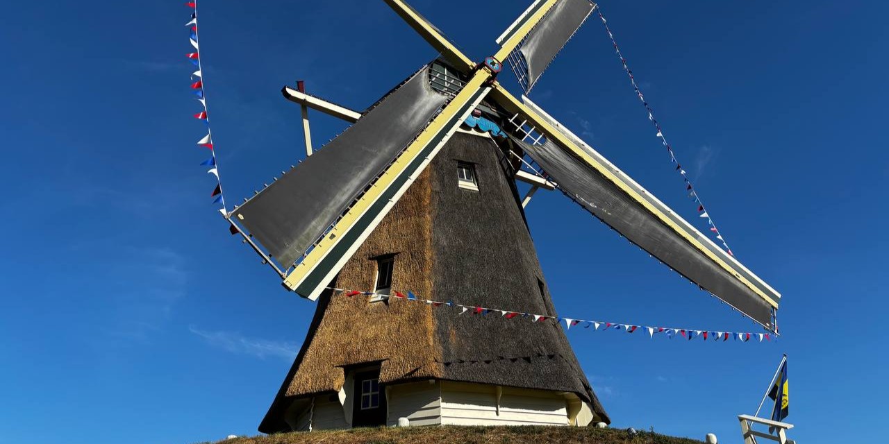 Foto: Molen de Duif opent de deur voor bezoekers tijdens Gelderse Molendag