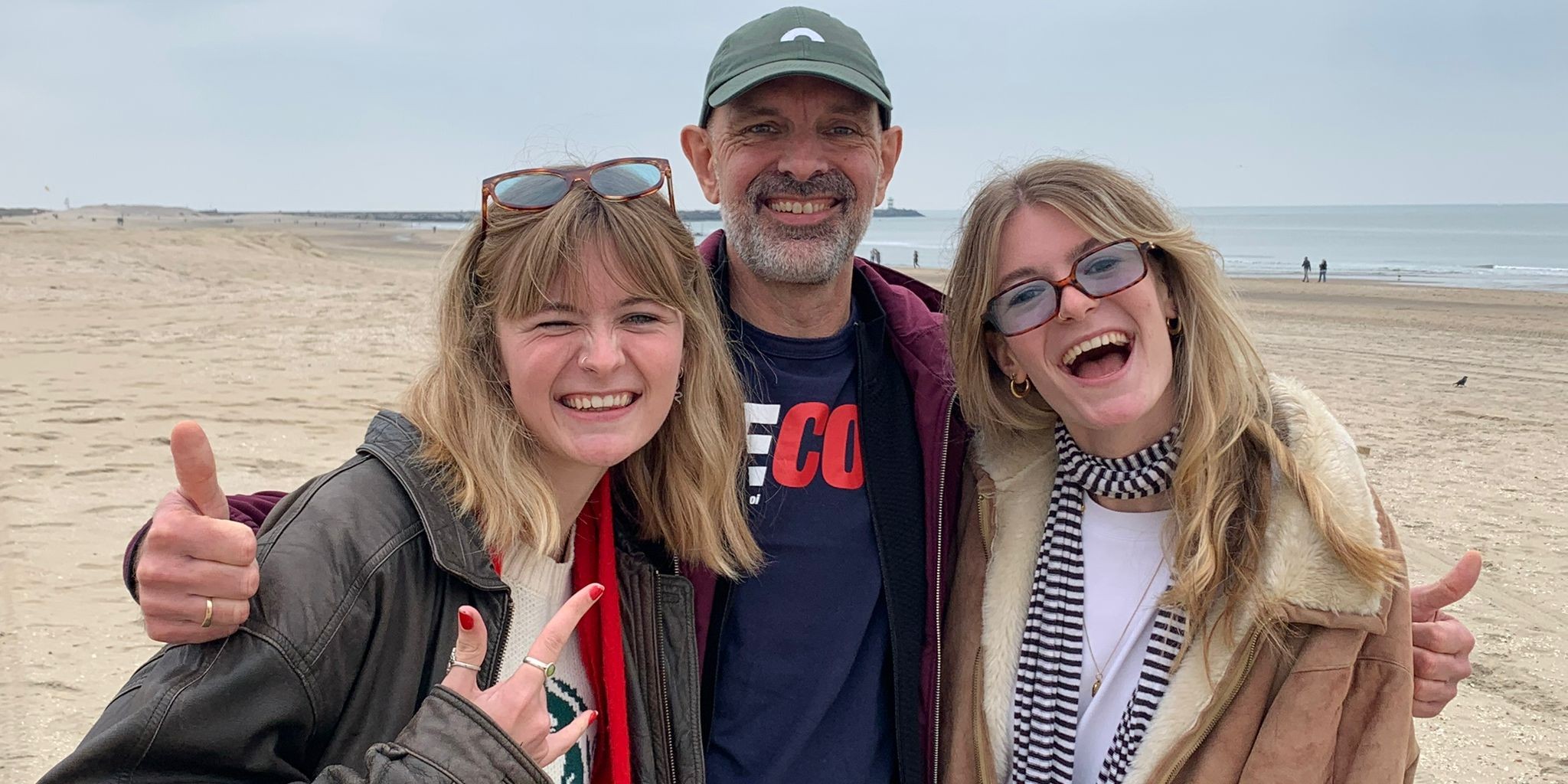 Foto: Cato (19) gaat samen met haar zus en vader vrijwillig de gevangenis in