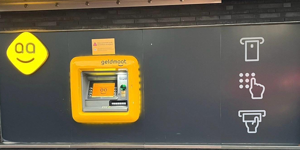 Foto: Buiten pinnen in Elspeet is straks niet meer mogelijk