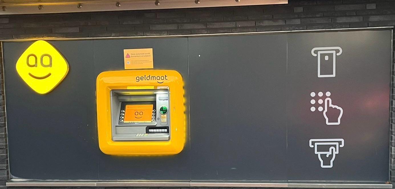 Foto: Buiten pinnen in Elspeet is straks niet meer mogelijk