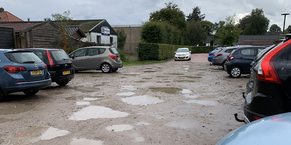 Foto: Gemeente rondt parkeerplaats Kerkendriest eindelijk af: laatste stuk kan nu worden ingericht