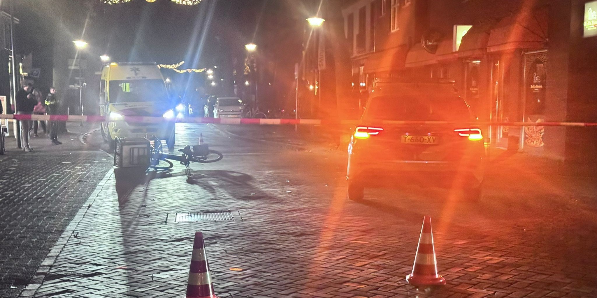 Foto: Bezorger frietfiets aangereden door politieauto
