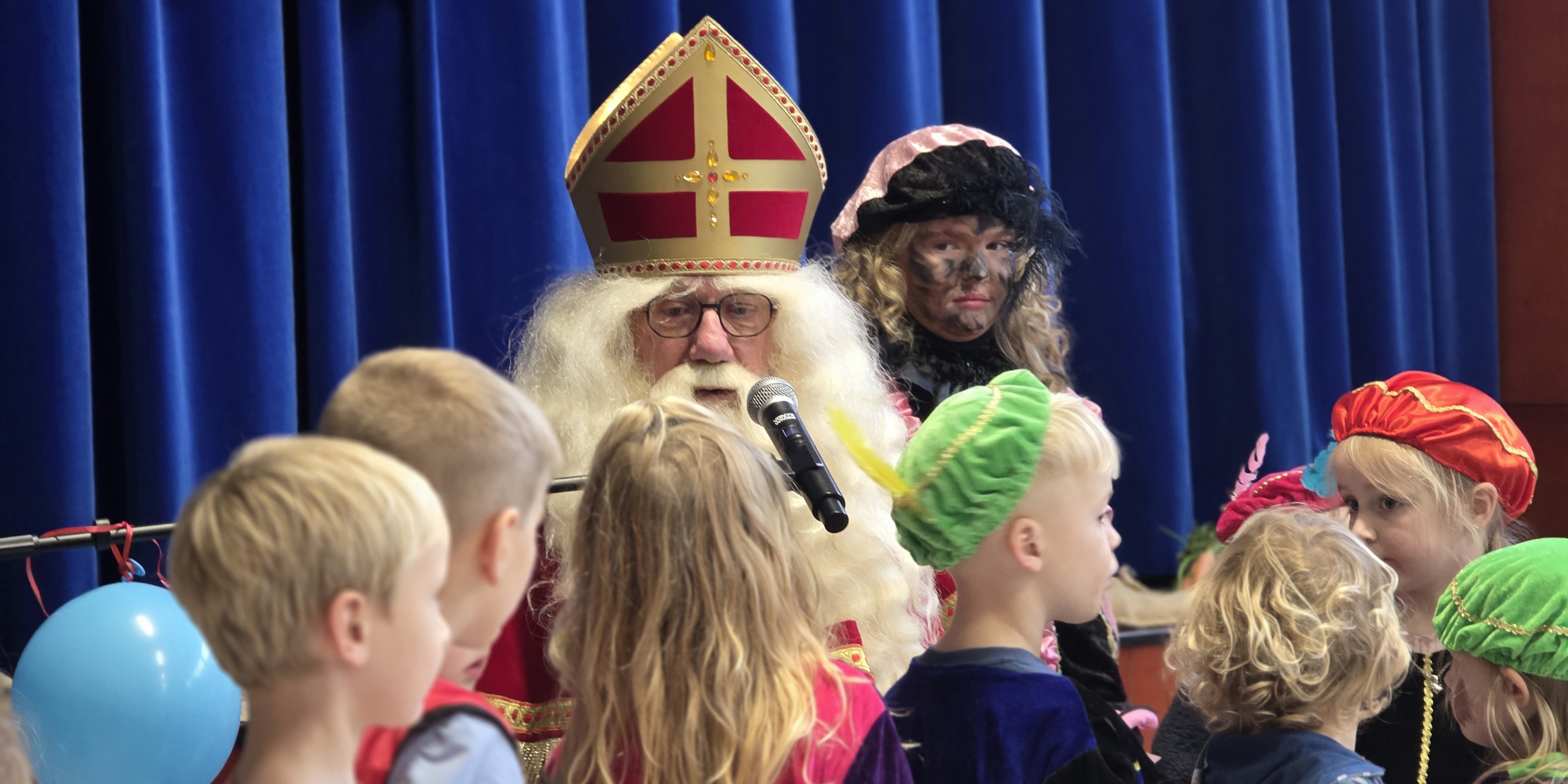 Foto: Sinterklaas feestelijk ontvangen in Hulshorst