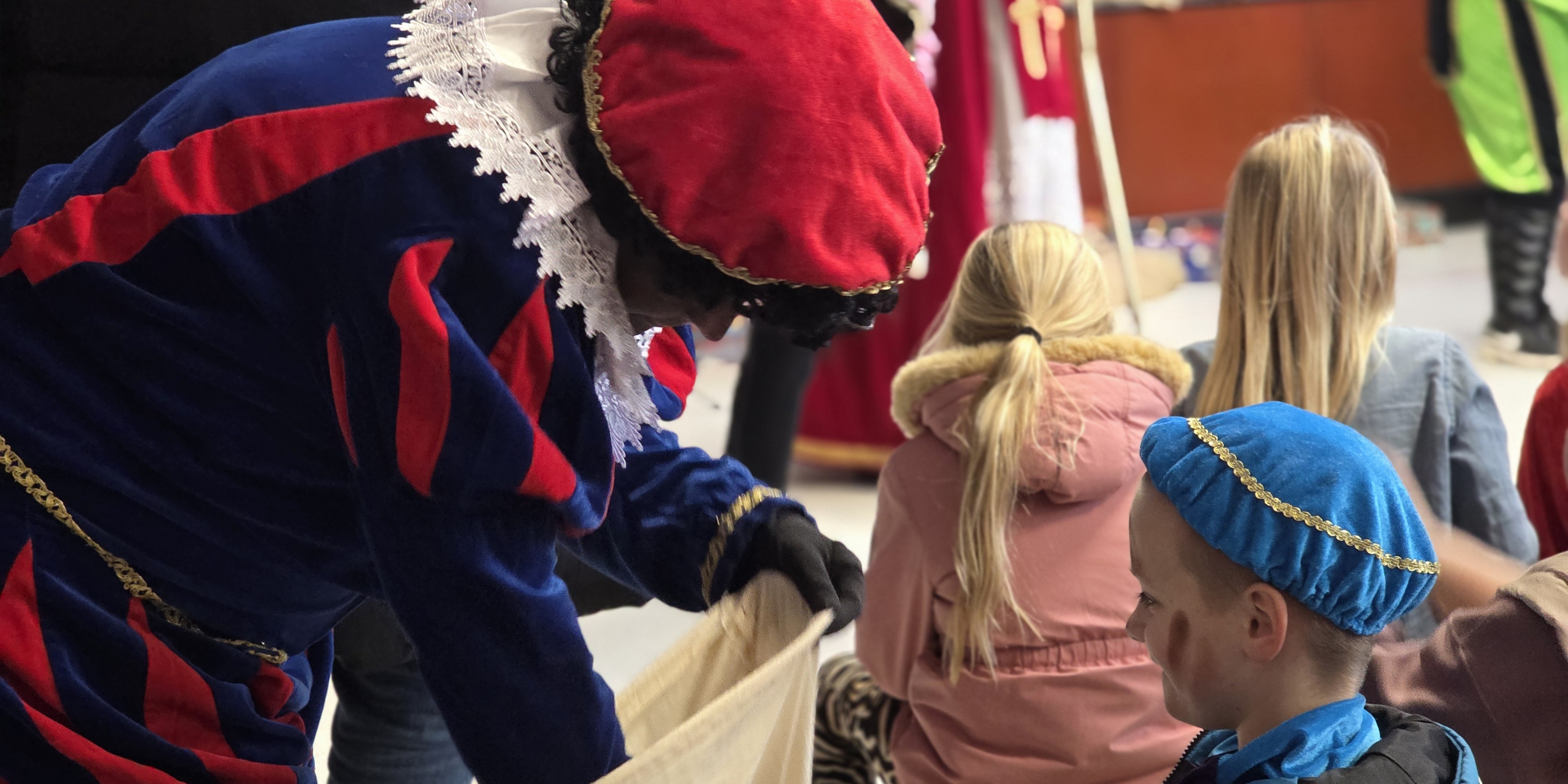 Foto: Sinterklaas feestelijk ontvangen in Hulshorst