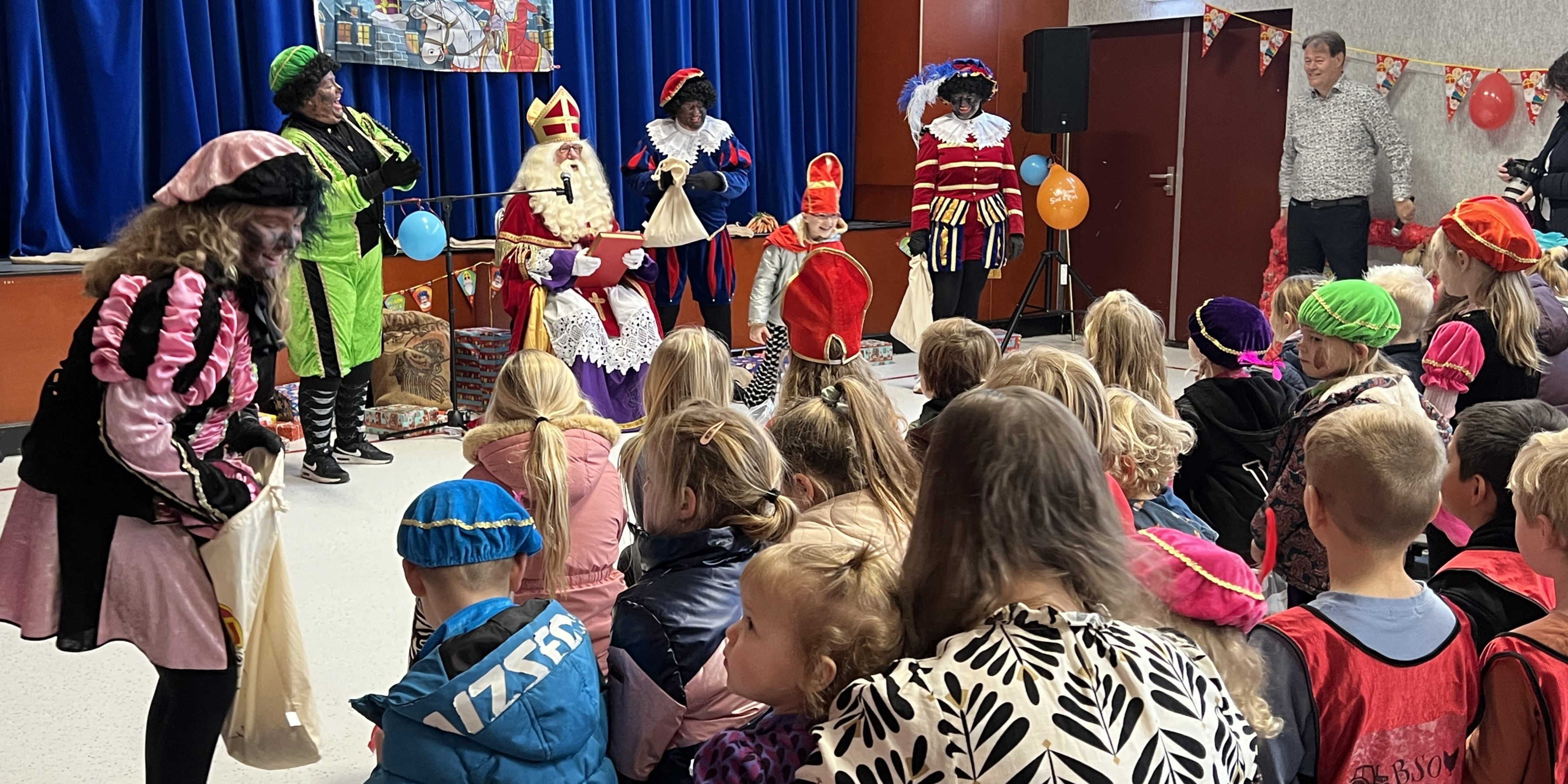 Foto: Sinterklaas feestelijk ontvangen in Hulshorst