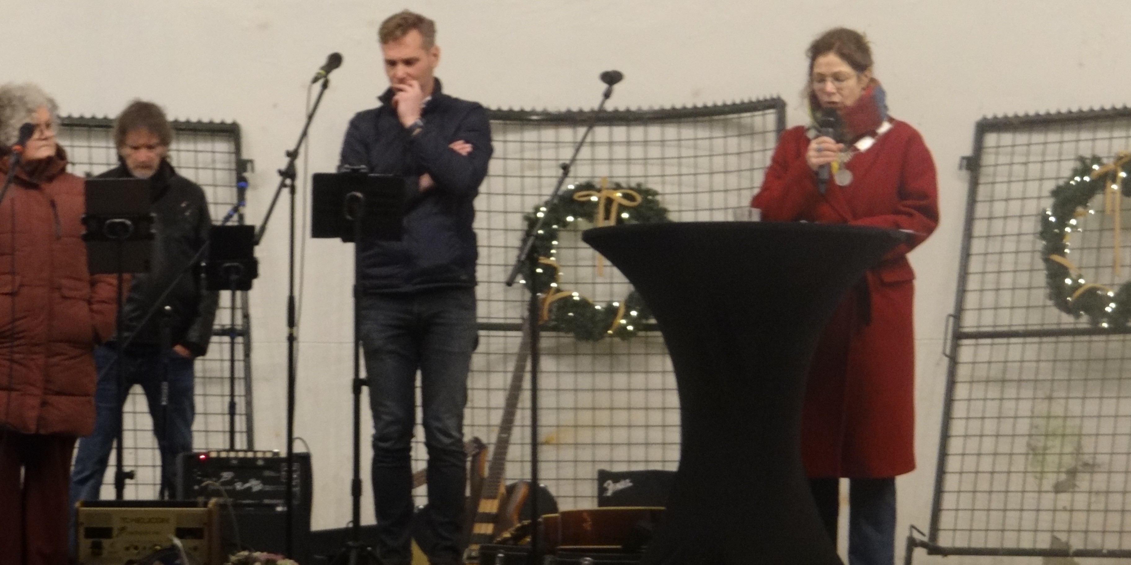 Foto: Een zee van lichtjes voor overleden kinderen in het Oranjepark in Nunspeet