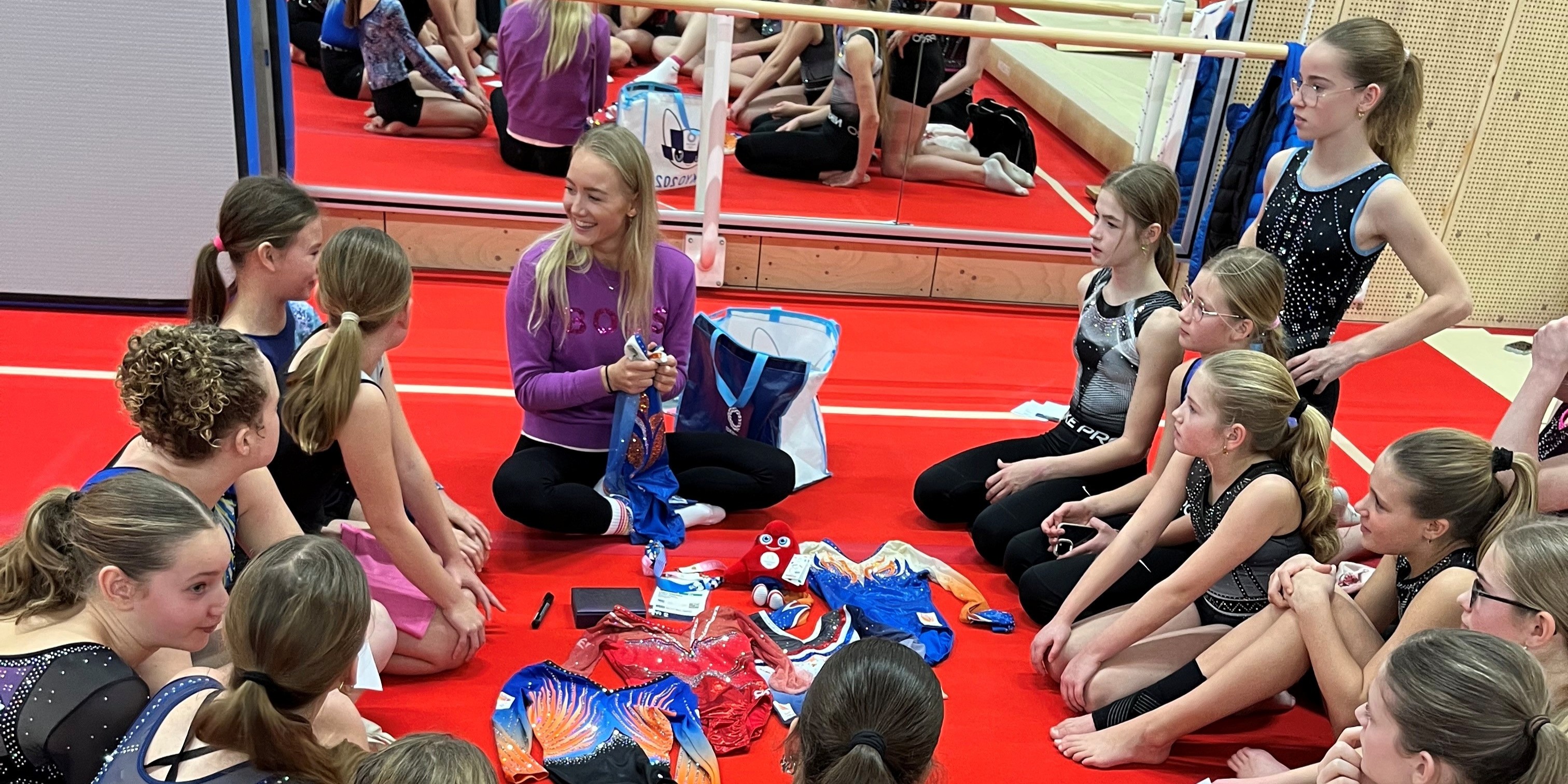 Foto: Inspirerende clinic van Lieke Wevers bij Gymnastiekvereniging Nunspeet
