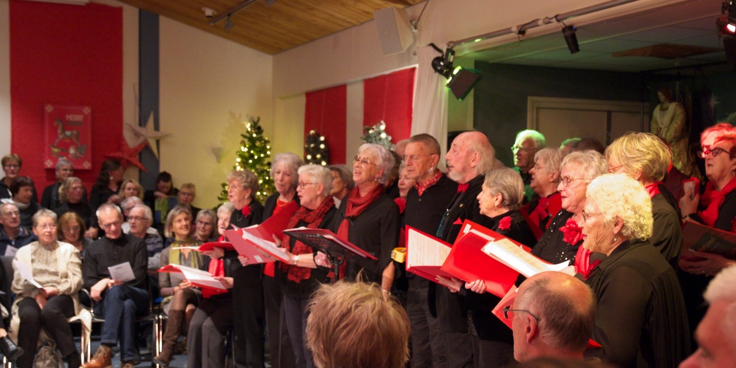 Foto: Podium4houten scoort eerste succes met kerstconcert in uitverkocht dorpshuis