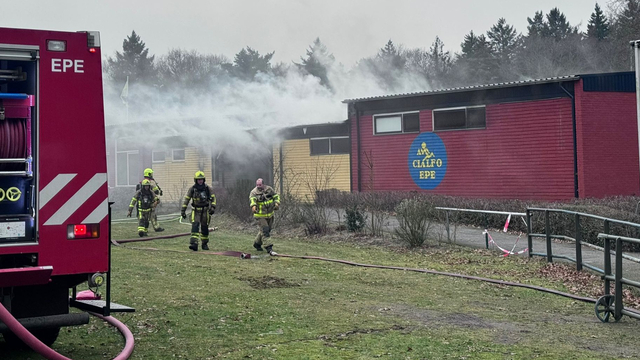 Foto: Brand in clubhuis van atletiekvereniging in Epe