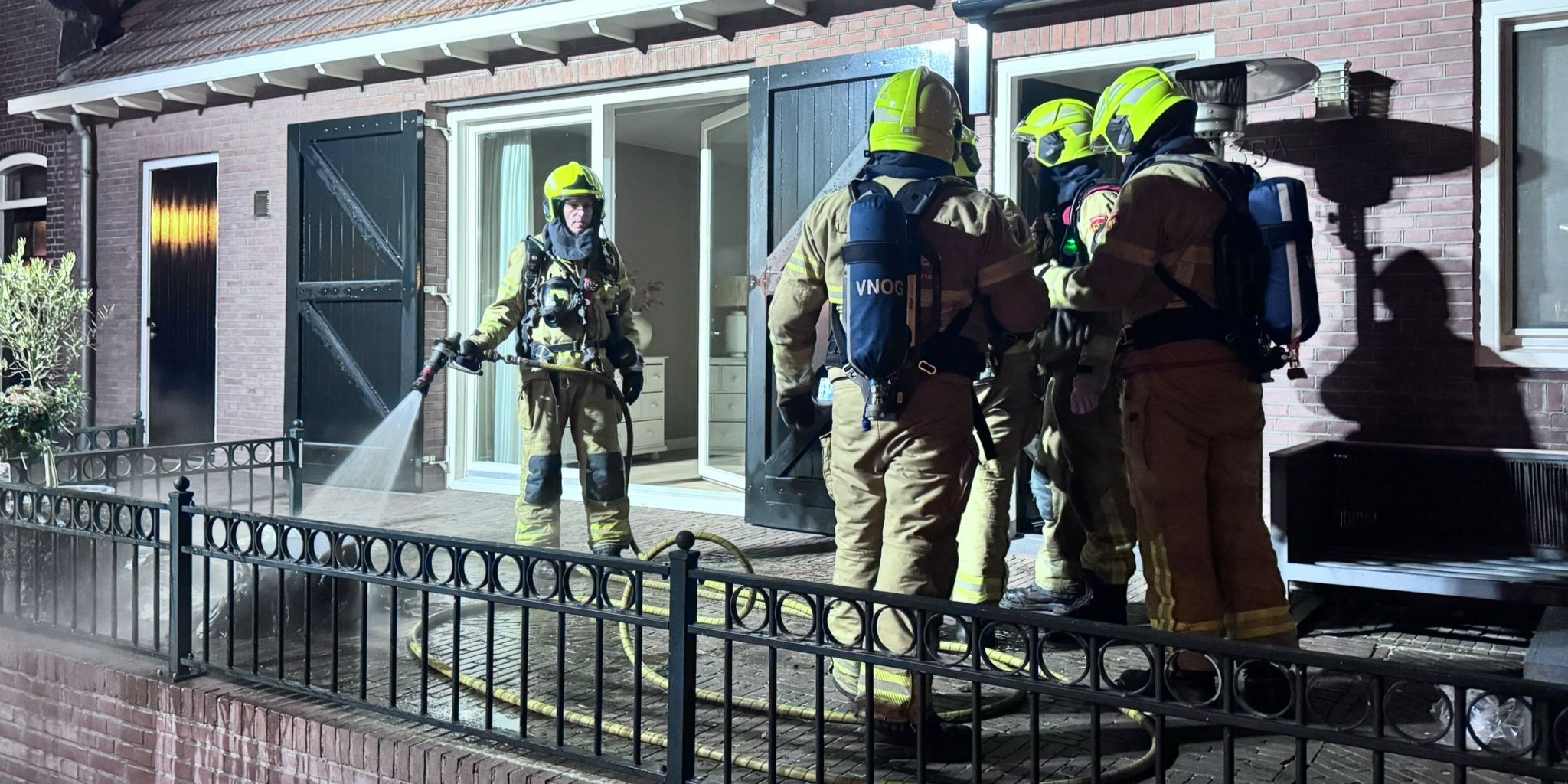 Foto: Brand in woning aan Havenkade in Elburg