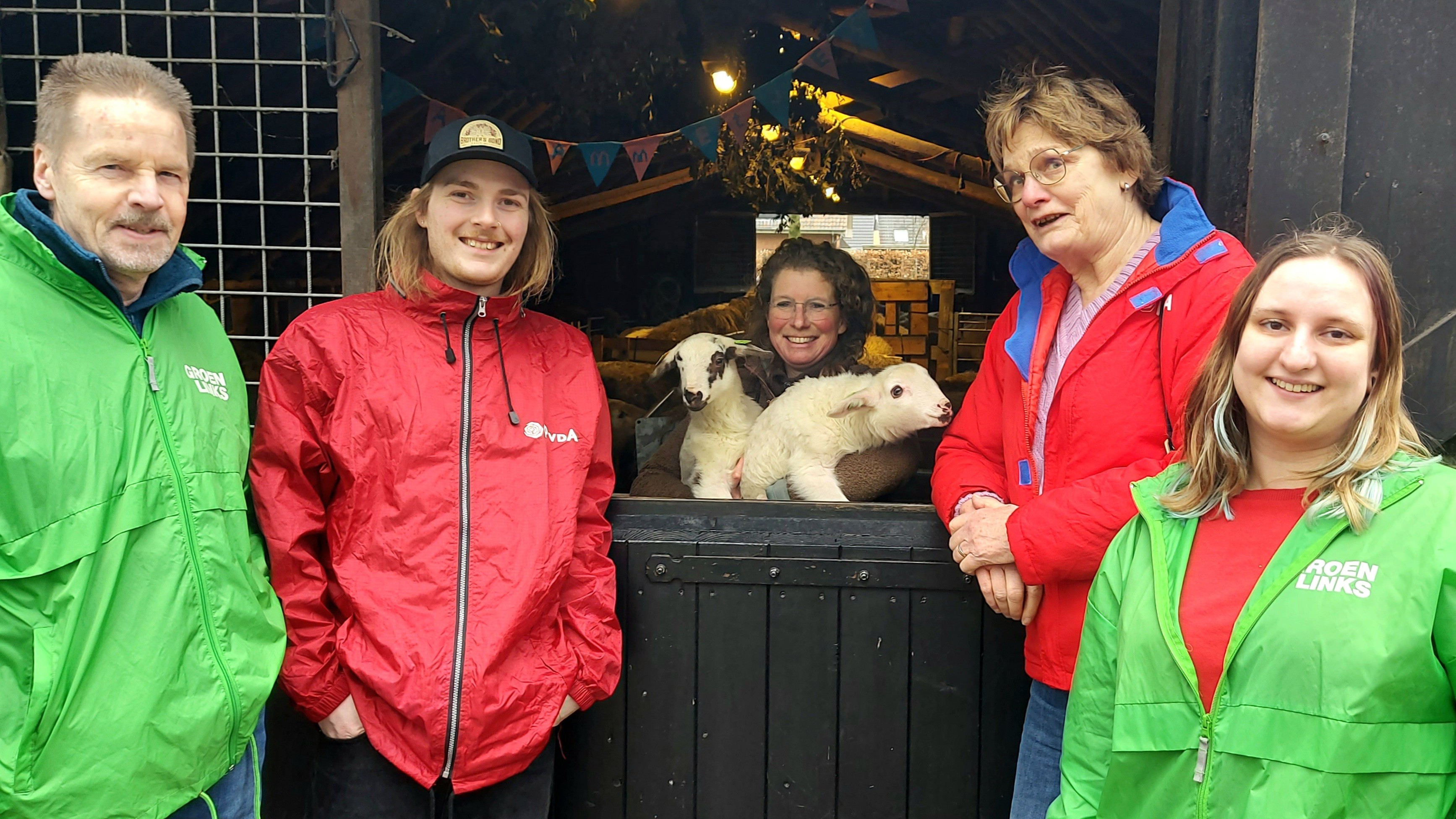 Foto: PvdA GroenLinks Nunspeet adopteert lammetjes ‘Dien’ en ‘Michel’: Een eerbetoon aan politieke iconen
