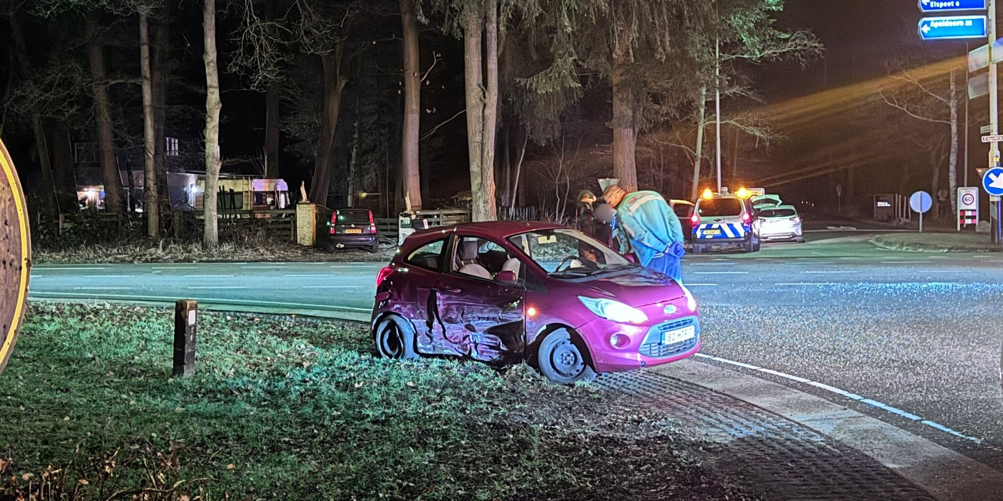 Foto: Flinke schade na botsing bij gevaarlijk kruispunt Halfweg