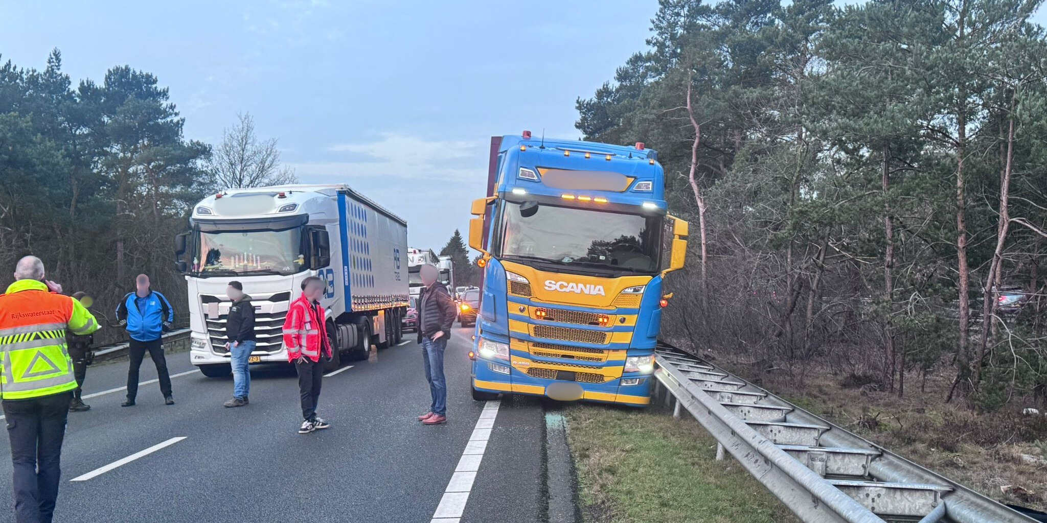 Foto: 40 minuten vertraging na ongeluk met vrachtwagen op A28