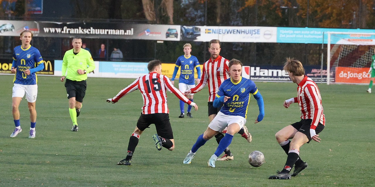 Foto: vv Nunspeet verliest bij Waterwijk