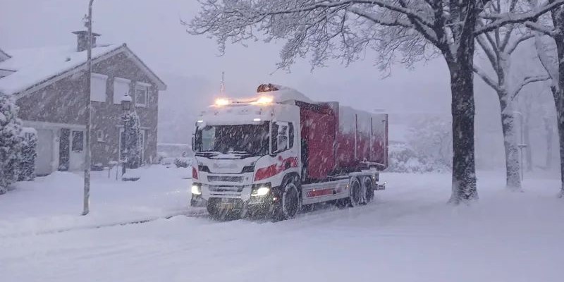 Foto: Winterse omstandigheden zorgen voor vertraging afvalinzameling