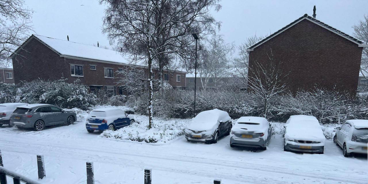 Foto: Sneeuw en ijs op het dak van je auto? Dat kan je honderden euro’s kosten