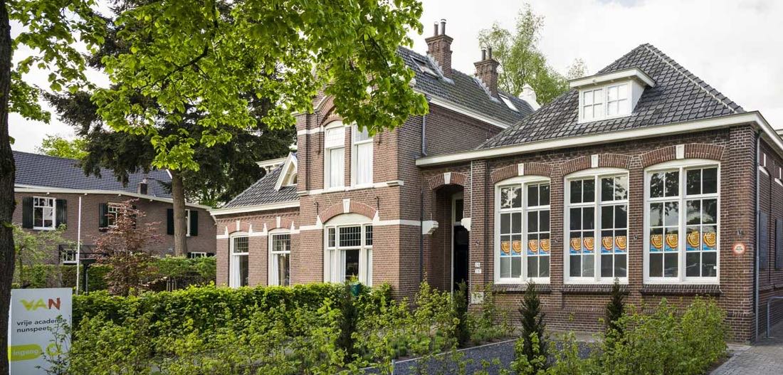 Foto: Gemeente en museum in gesprek over overname gebouw Vrije Academie Nunspeet