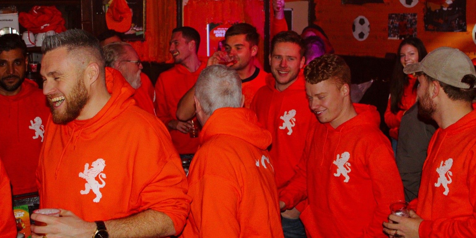 Foto: Tot diep in de nacht open voor Oranje? Dit doen de cafés in Nunspeet