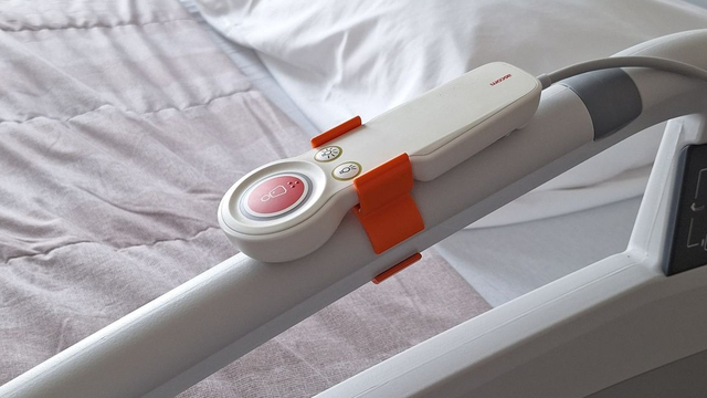Foto: Verpleegkundige St Jansdal bedenkt handige oplossing voor de bel aan bed