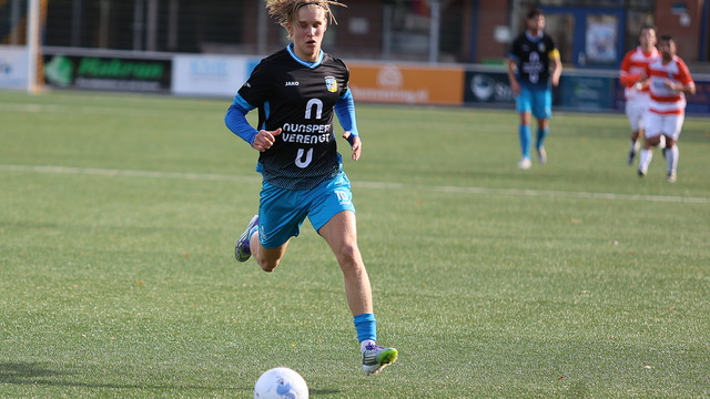 Foto: Nunspeet keihard onderuit tegen Go Ahead Kampen