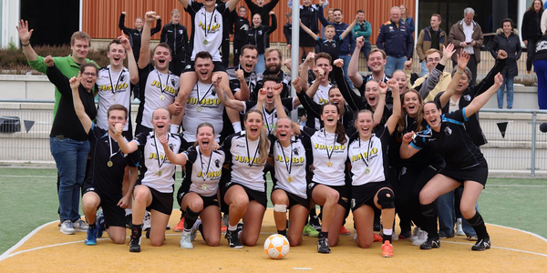 Foto: Vijf kampioenen op één dag bij korfbalvereniging Hellas uit Nunspeet