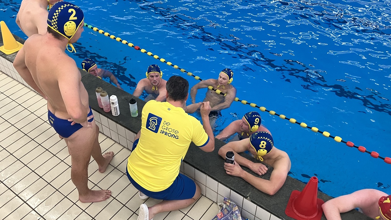 Foto: Zware middag voor Nunspeetse waterpoloheren in Nijmegen